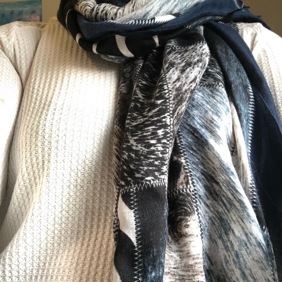 Accessories - Patterned scarf.